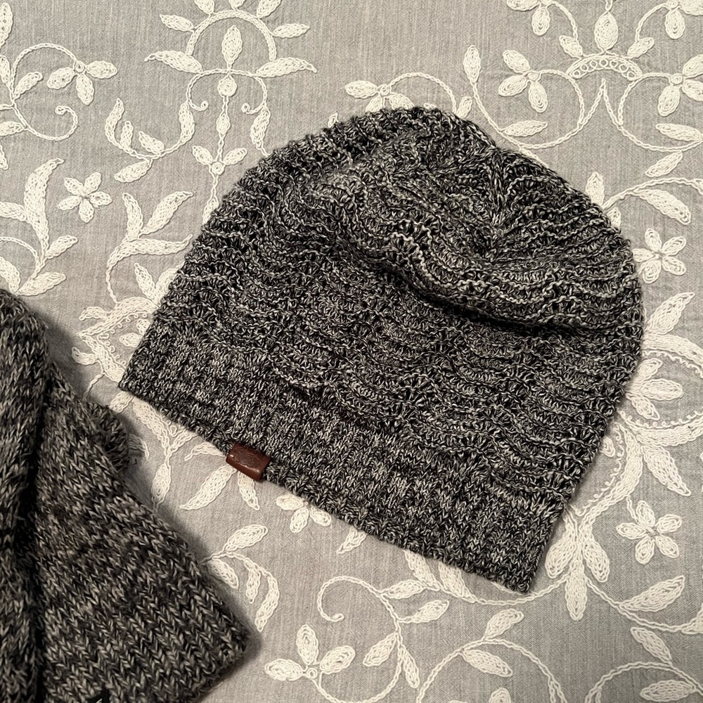 Grey, salt and pepper, Roots hat and Talula Aritzia mittens